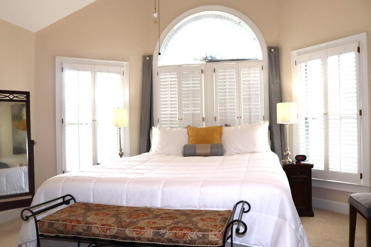 Pleasanton Courtyard Bed And Breakfast Fayetteville Eksteriør billede