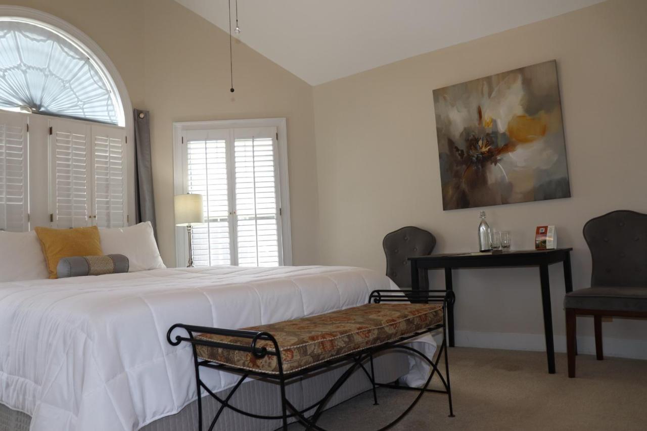 Pleasanton Courtyard Bed And Breakfast Fayetteville Eksteriør billede