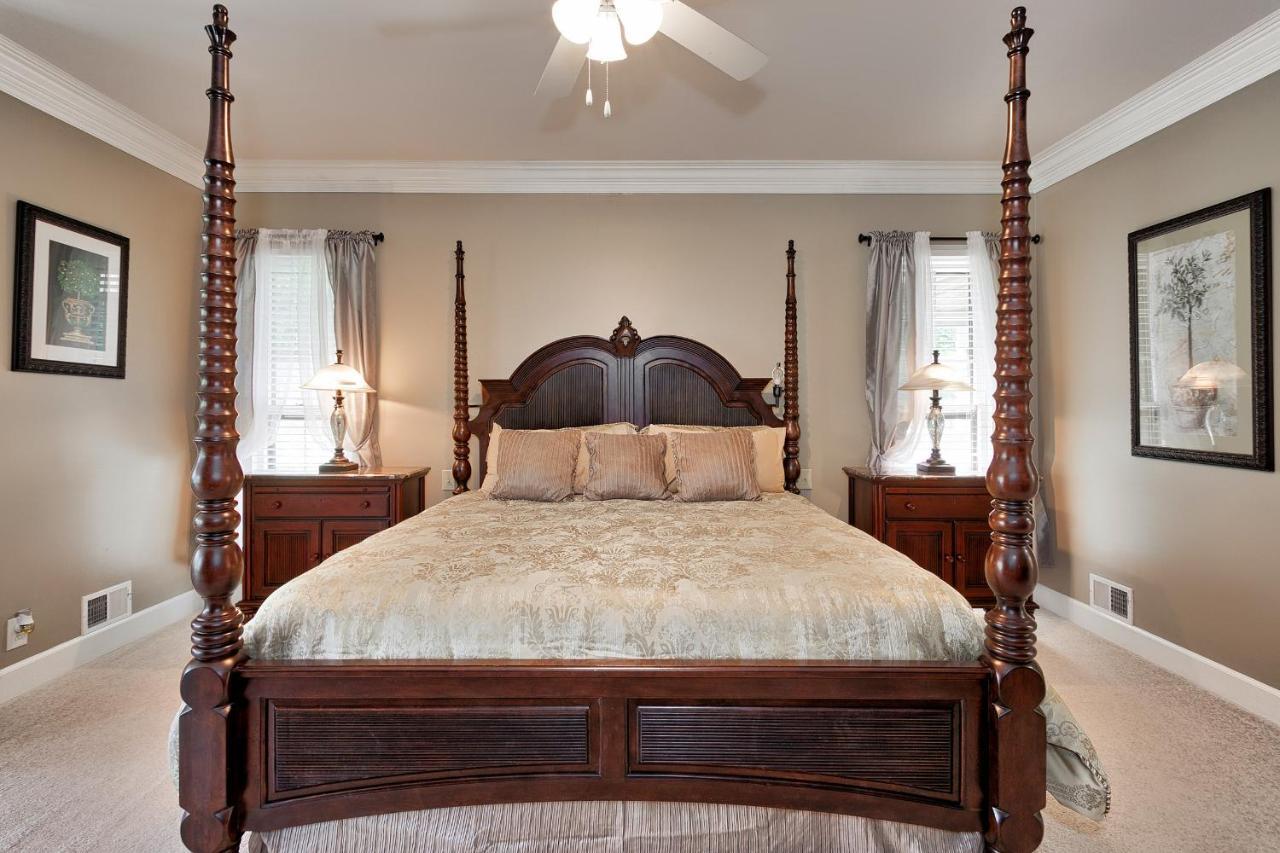 Pleasanton Courtyard Bed And Breakfast Fayetteville Eksteriør billede